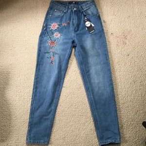 Boohoo Blue Emily Embroidered Mom Jeans